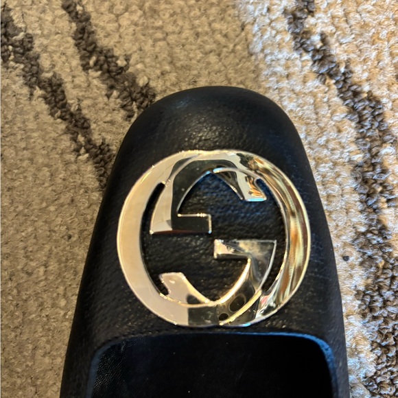 Gucci Black Flats with Silver Emblem - Picture 4 of 4